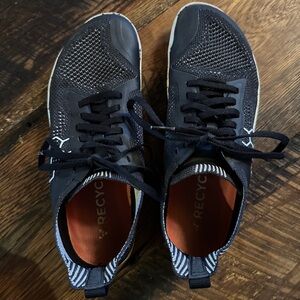 Vivobarefoot Black & White